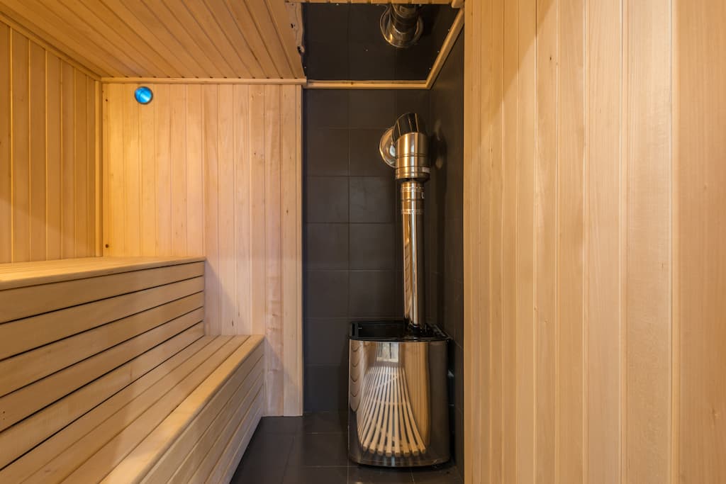 imagen de la sauna de un gimnasio